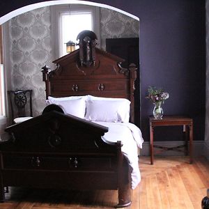 Deluxe Double Room Shower